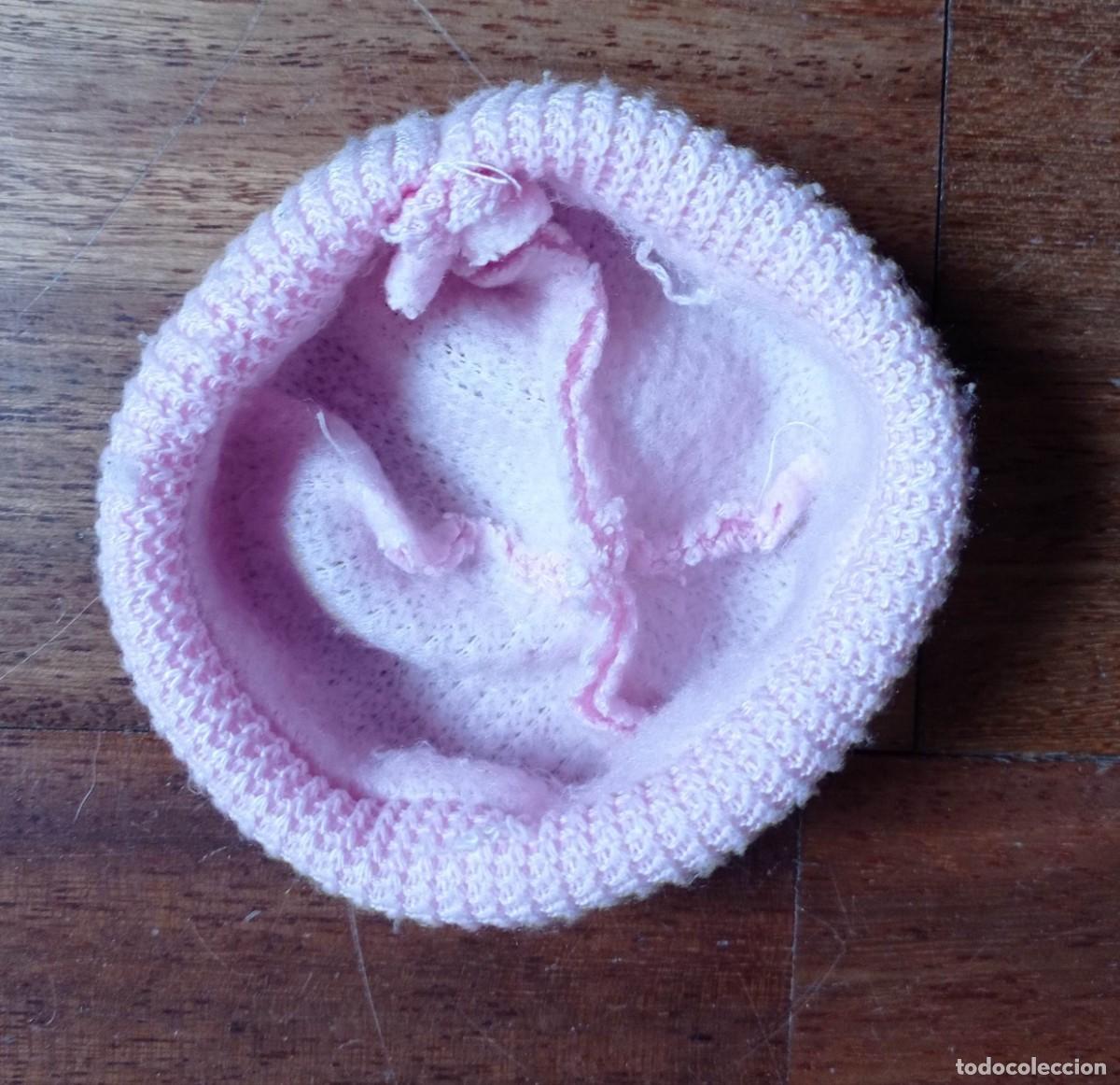 Casas de mu&ntilde;ecas: GORRO MU&Ntilde;ECA COLOR ROSA DE PUNTO - Foto 5