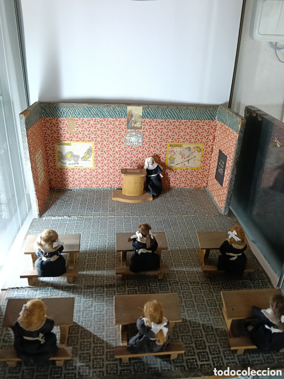 Casas de mu&ntilde;ecas: Escuela de ni&ntilde;as con monja - Foto 1