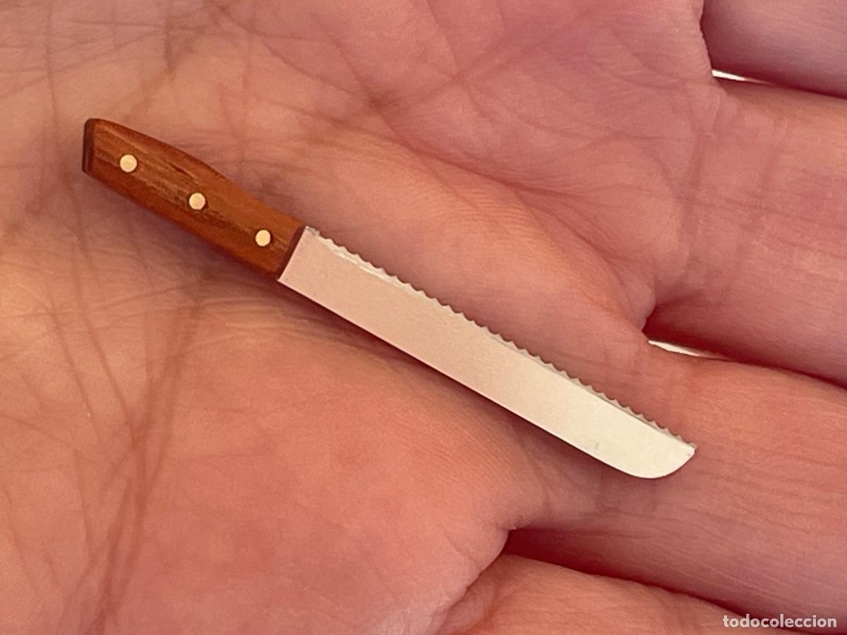 Casas de mu&ntilde;ecas: Cuchillo del pan en miniatura para casa de mu&ntilde;ecas - Foto 1