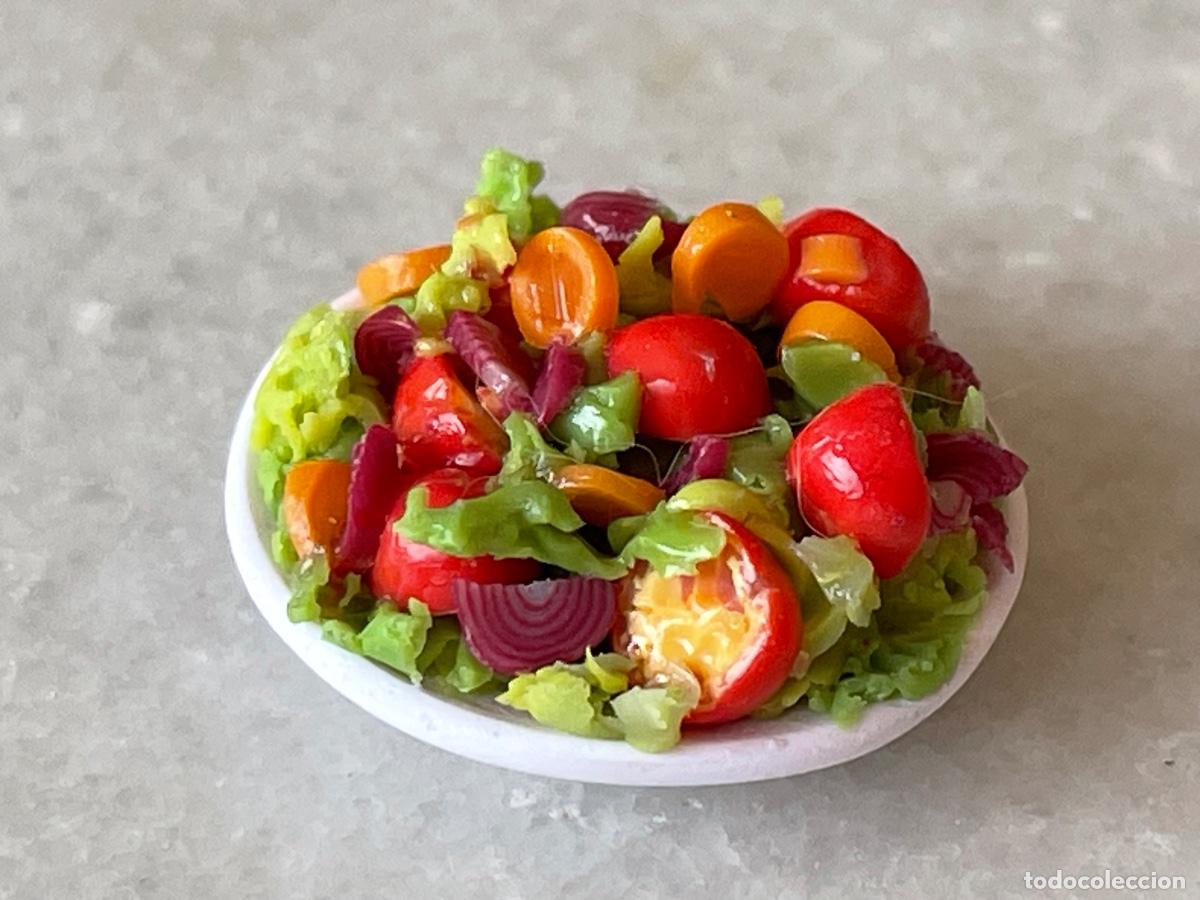 Casas de mu&ntilde;ecas: Ensalada de tomate y cebolla en miniatura para casa de mu&ntilde;ecas - Foto 4