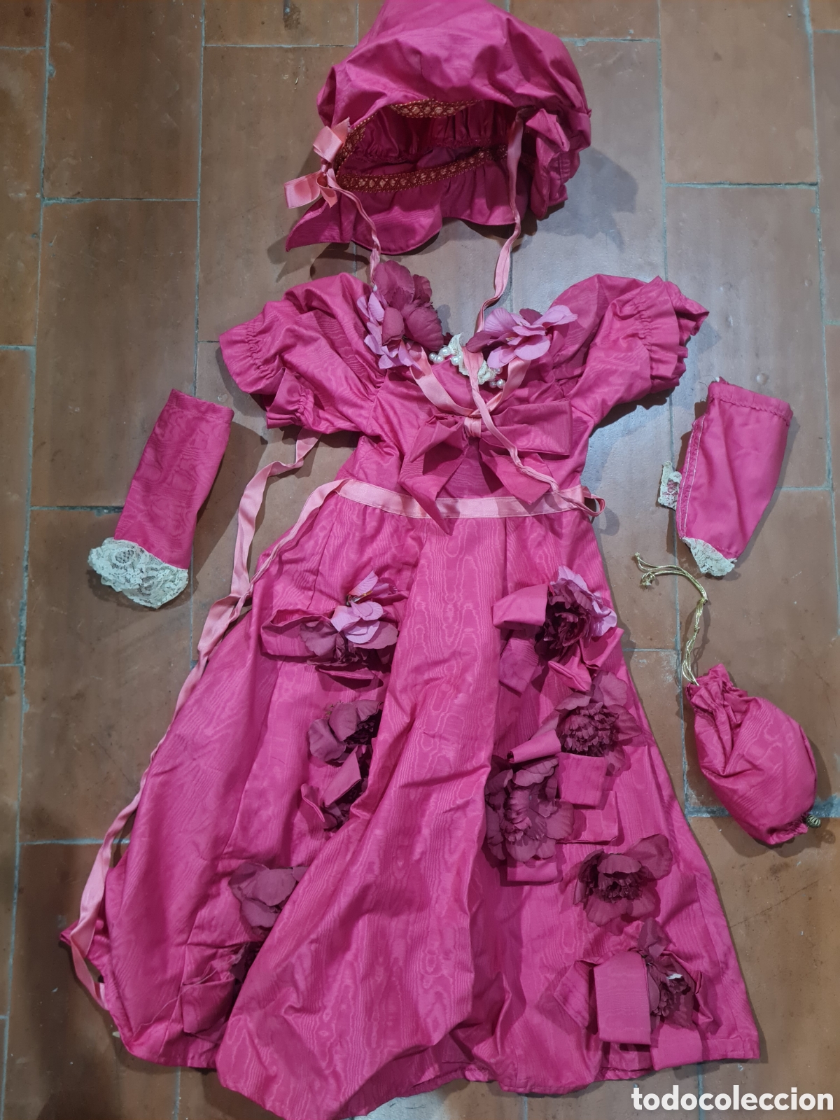 Casas de mu&ntilde;ecas: Antiguo vestido para mu&ntilde;ecas - Foto 1