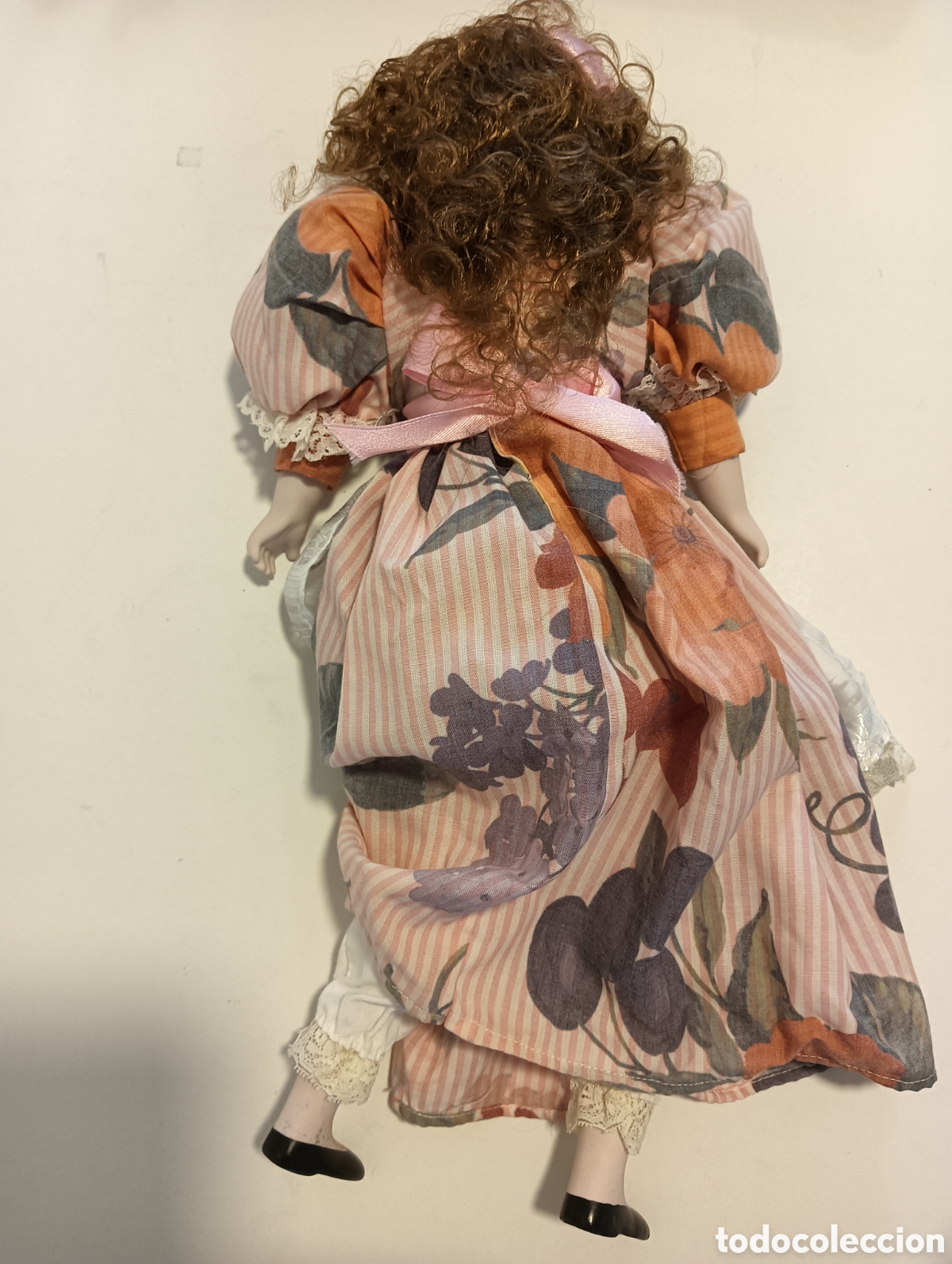 Casas de mu&ntilde;ecas: Mu&ntilde;eca de porcelana sentada - Foto 3