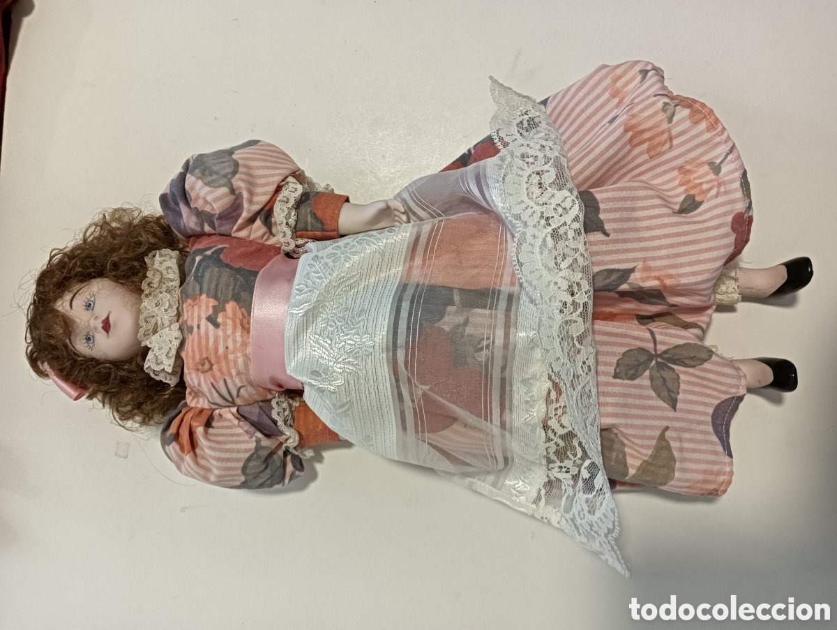 Casas de mu&ntilde;ecas: Mu&ntilde;eca de porcelana sentada - Foto 4