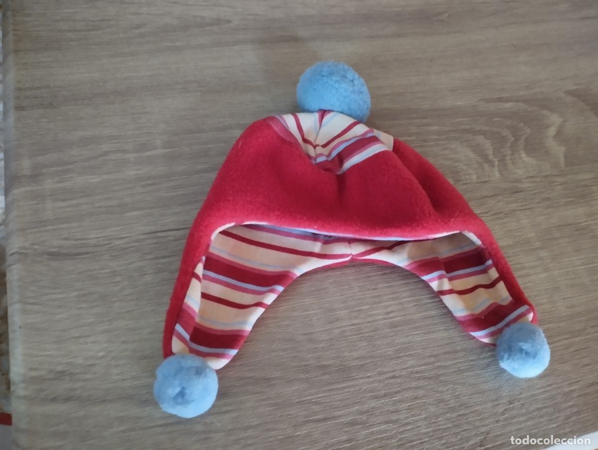 Casas de mu&ntilde;ecas: gorro rojo con pompones para mu&ntilde;eco - Foto 1