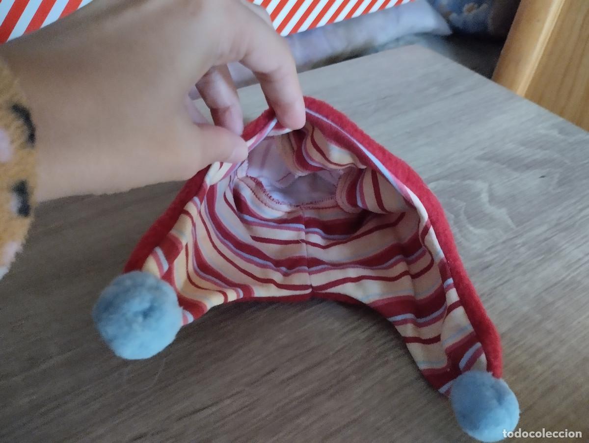 Casas de mu&ntilde;ecas: gorro rojo con pompones para mu&ntilde;eco - Foto 3