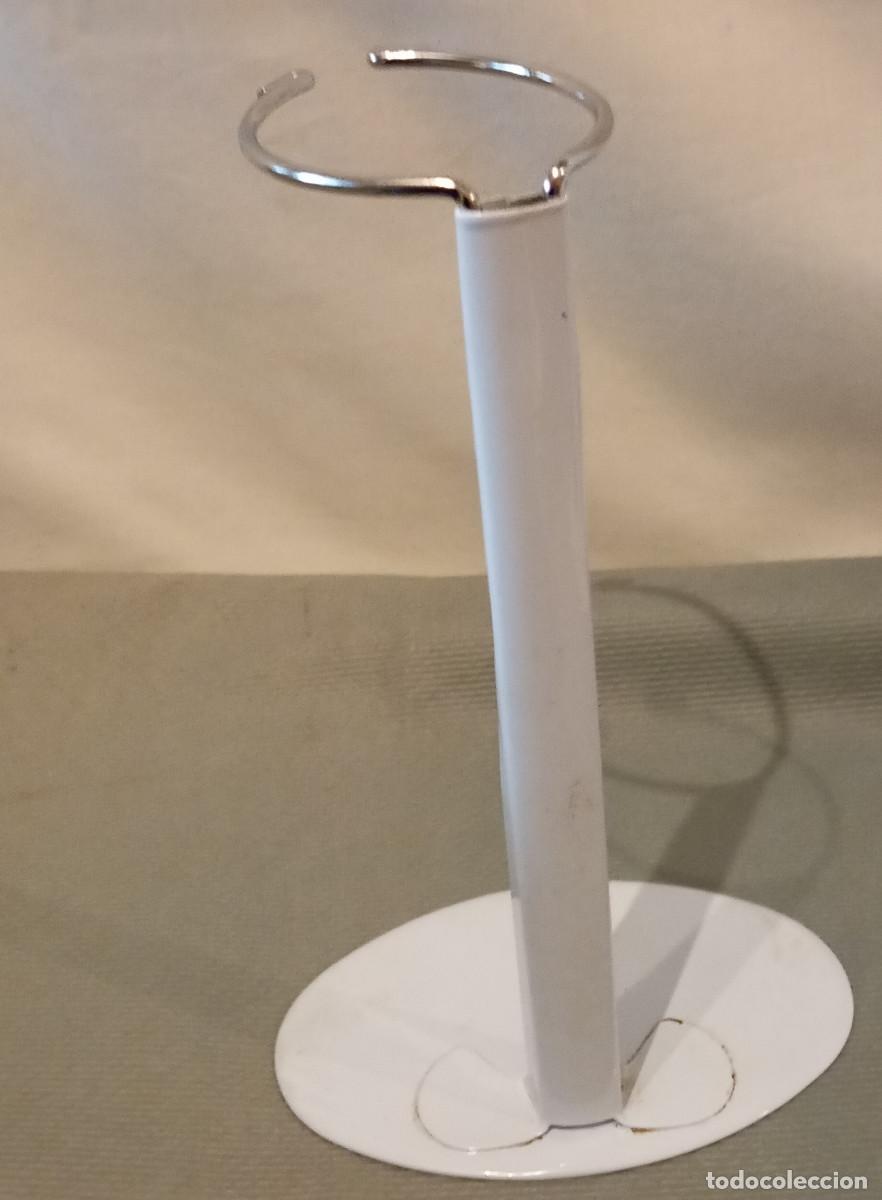 Casas de mu&ntilde;ecas: Soporte blanco para sujetar mu&ntilde;ecas - Foto 4