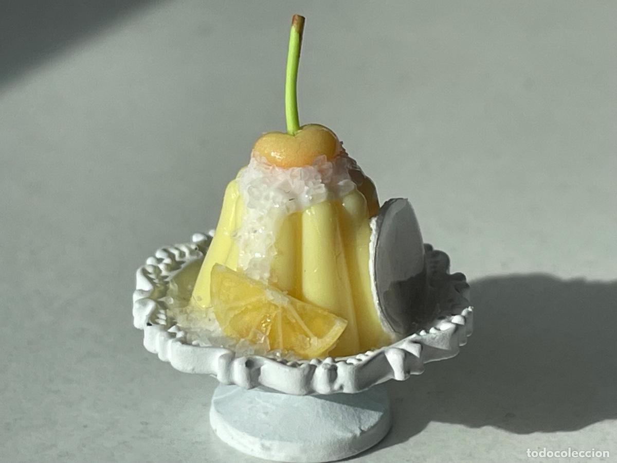 Casas de Mu&ntilde;ecas: Pastel con cereza en miniatura casa de mu&ntilde;ecas