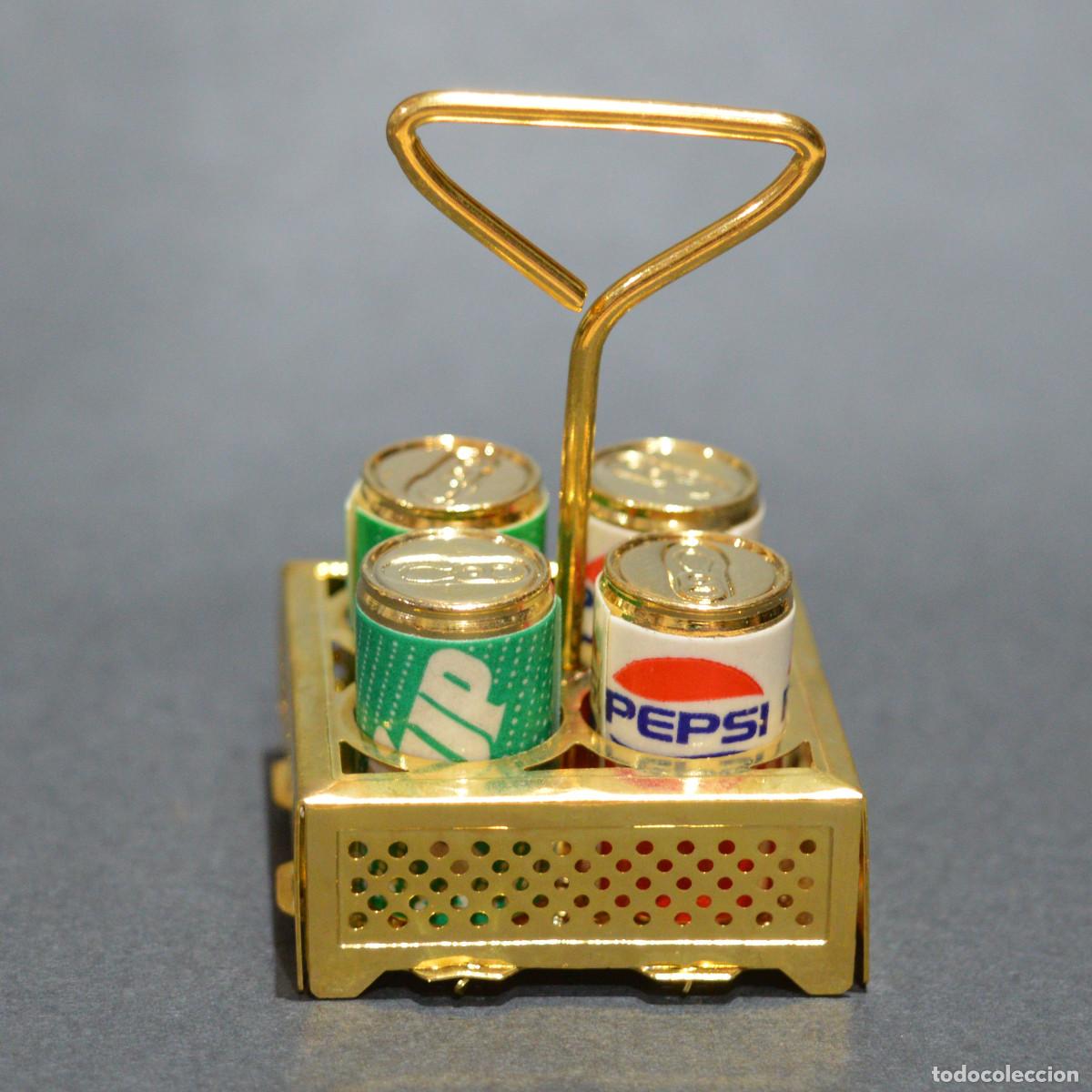 Casas de mu&ntilde;ecas: CESTA DE LATAS REFRESCO MINIATURA - Foto 2