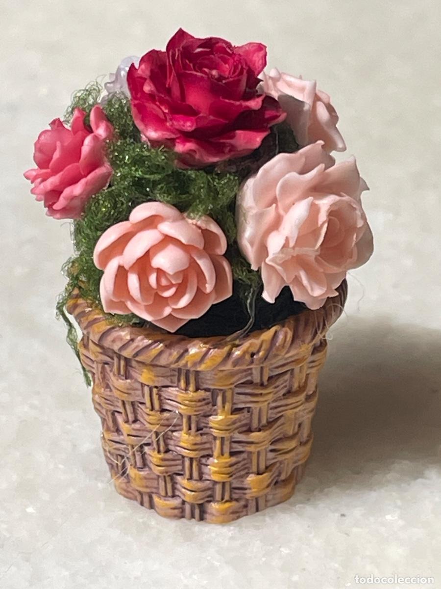 Casas de mu&ntilde;ecas: Cesta de flores en miniatura casa de mu&ntilde;ecas - Foto 4