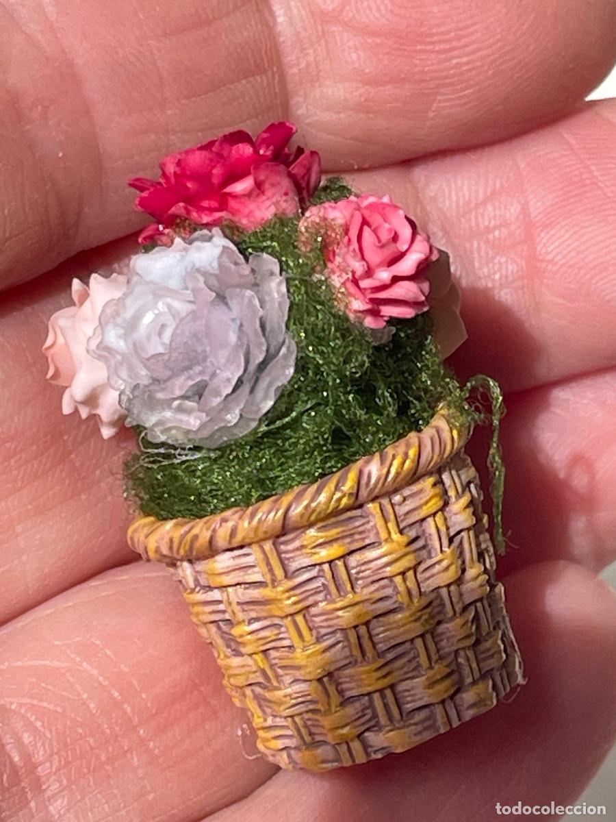 Casas de mu&ntilde;ecas: Cesta de flores en miniatura casa de mu&ntilde;ecas - Foto 9