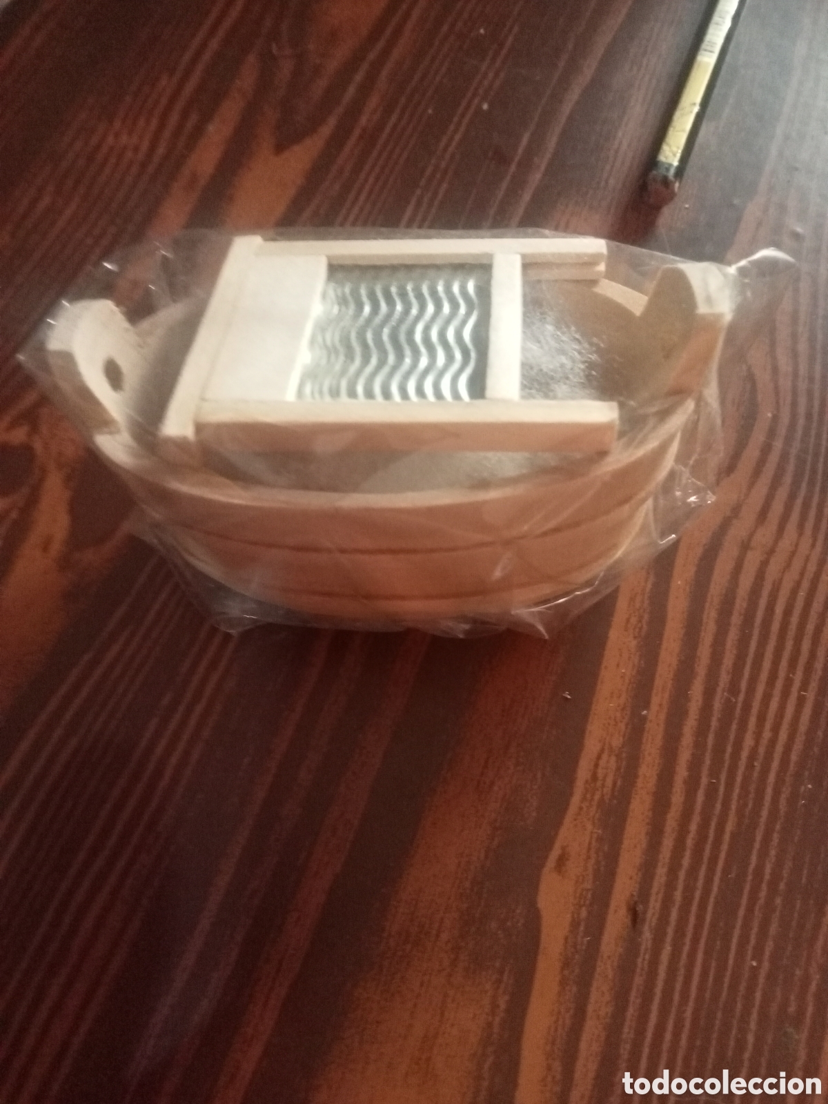 Casas de Mu&ntilde;ecas: Miniatura cesto lavadora