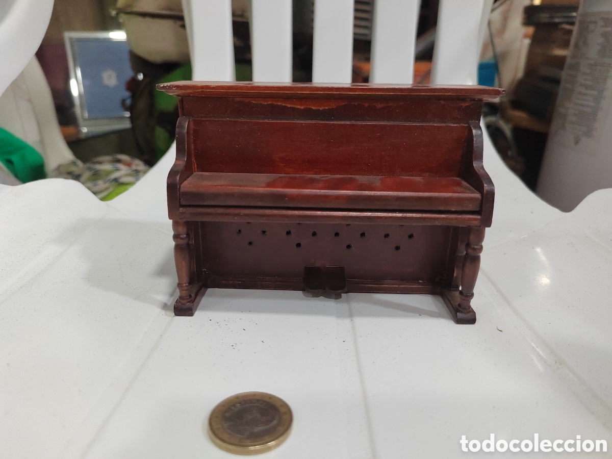 Casas de Mu&ntilde;ecas: La antiguo piano para la casa de mu&ntilde;ecas