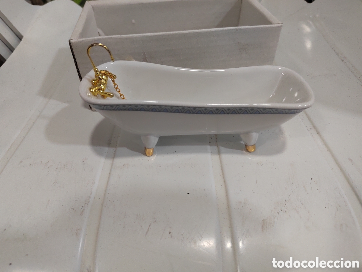 Casas de Mu&ntilde;ecas: Antigua ba&ntilde;era de porcelana para casa de mu&ntilde;ecas