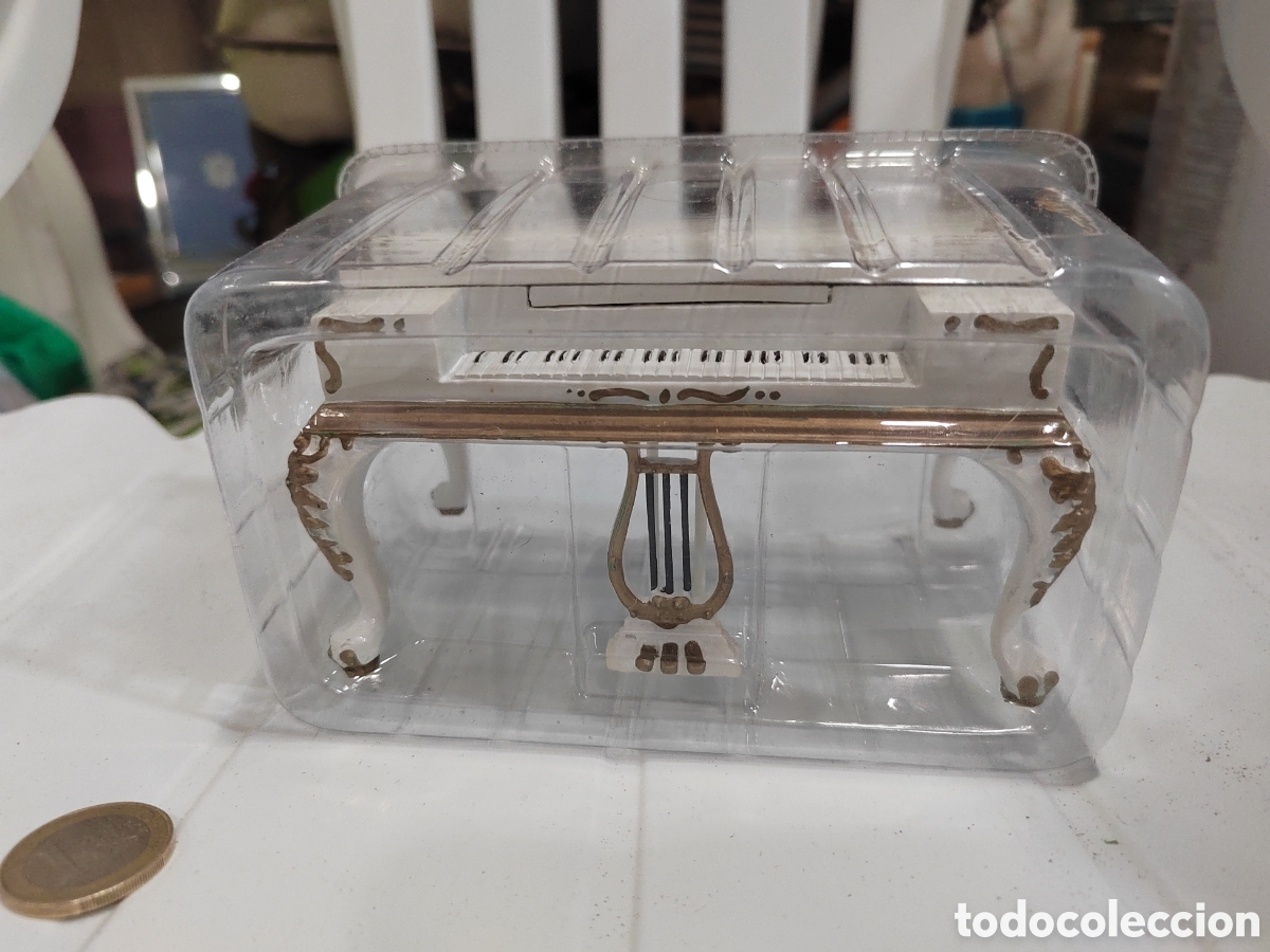 Casas de Mu&ntilde;ecas: Antiguo piano para casa de mu&ntilde;ecas