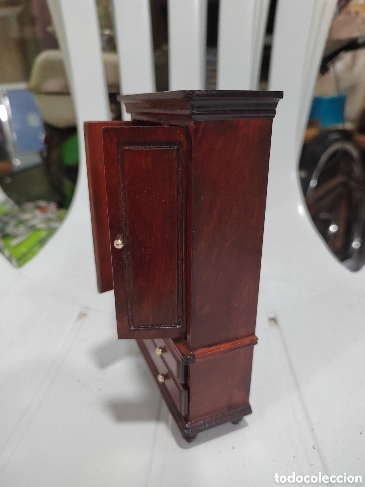 Casas de mu&ntilde;ecas: Antiguo armario de madera para mu&ntilde;ecas - Foto 4