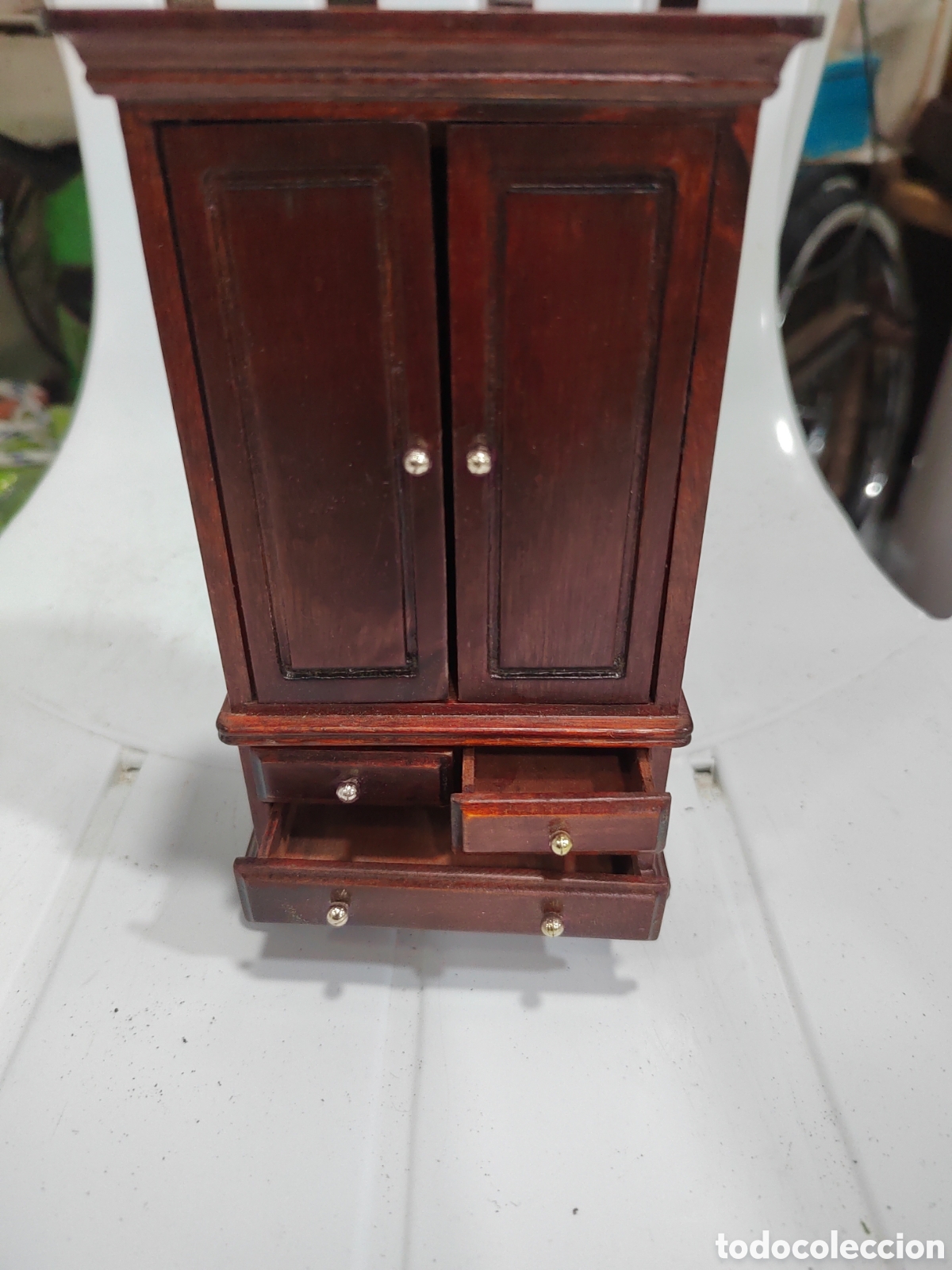 Casas de mu&ntilde;ecas: Antiguo armario de madera para mu&ntilde;ecas - Foto 6