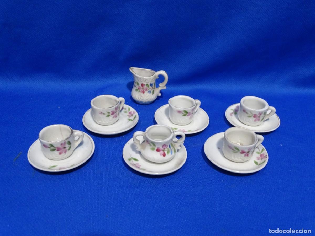 Casas de Mu&ntilde;ecas: ANTIGUA VAJILLA PARA CASA DE MU&Ntilde;ECAS. TAZAS 3 cm. PLATOS 6.5 cm.