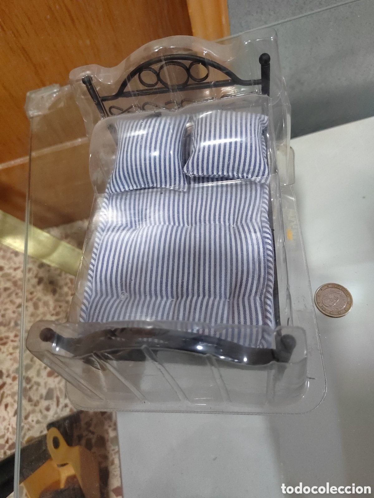 Casas de Mu&ntilde;ecas: Cama de matrimonio casa de mu&ntilde;ecas