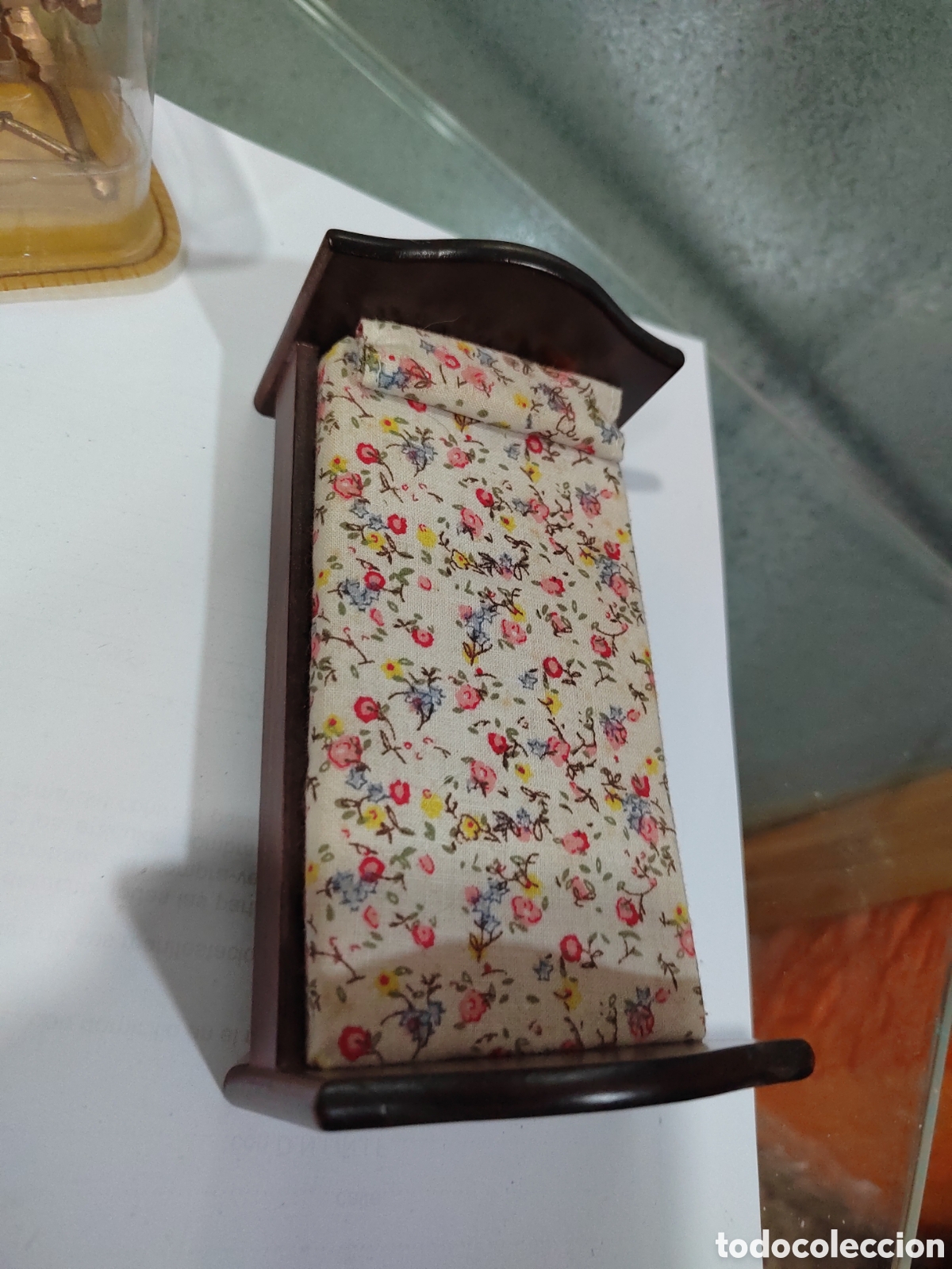 Casas de Mu&ntilde;ecas: Cama para casa de mu&ntilde;ecas