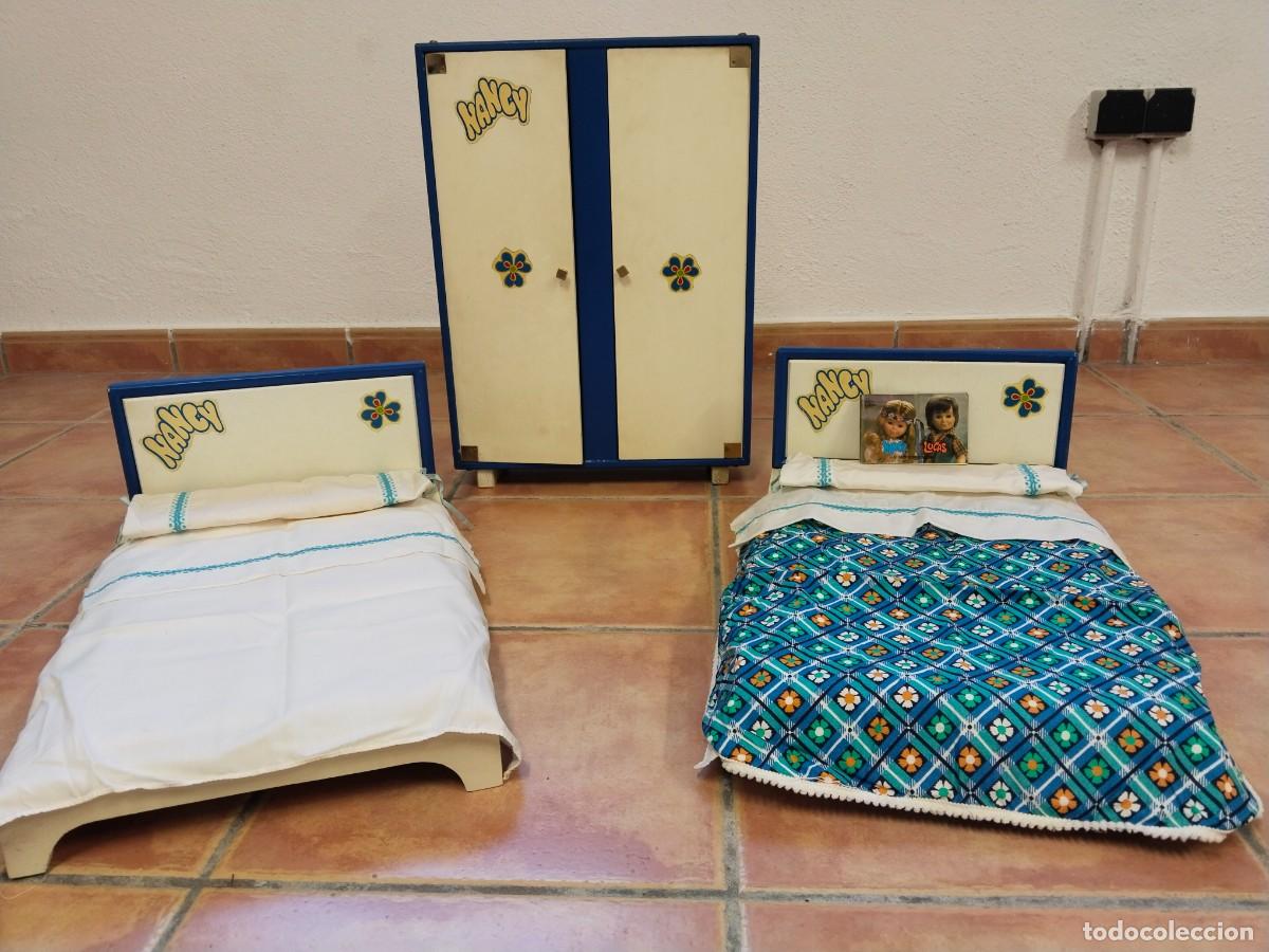 Casas de Mu&ntilde;ecas: Gran lote original Nancy Famosa vintage 78-79 &ndash; Armario, 2 camas, cat&aacute;logo, cajas y accesorios