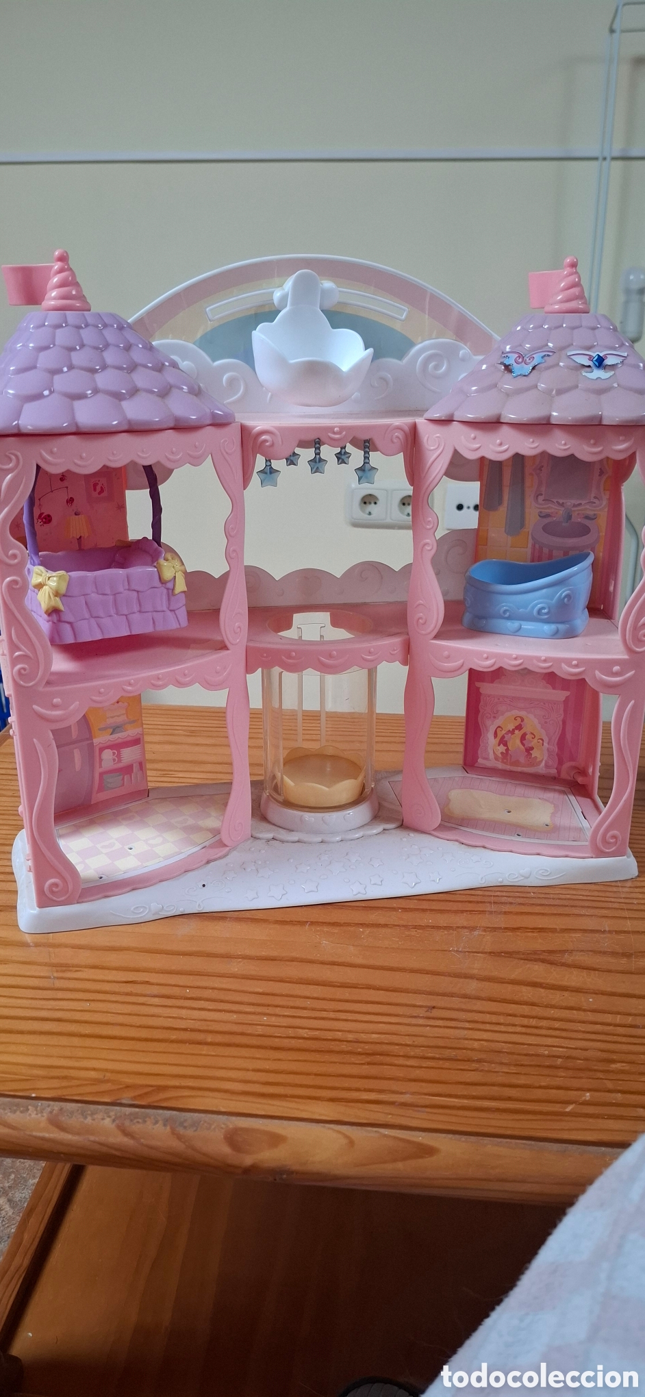 Casas de Mu&ntilde;ecas: Castillo Bratz Babyz de 2 pisos con ascensor, ba&ntilde;era y cuna (sin mu&ntilde;ecas)