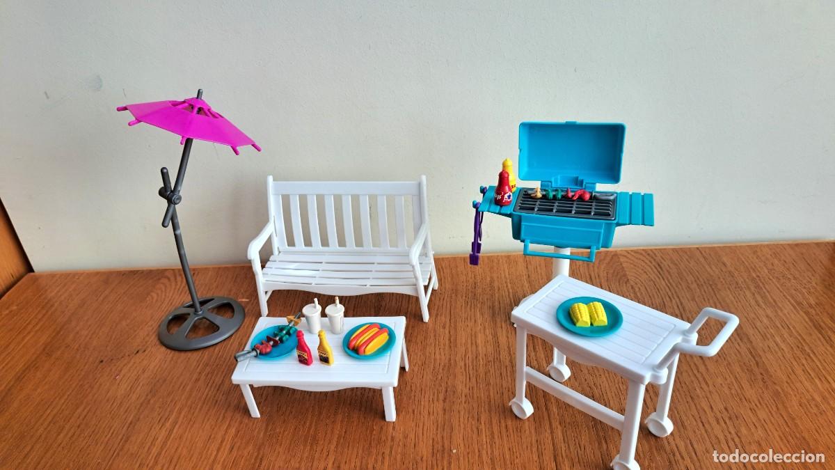 Casas de Mu&ntilde;ecas: MOBILIARIO Y BARBACOA PATIO DE BARBIE. 1995