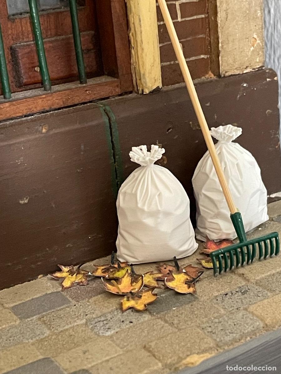 Casas de Mu&ntilde;ecas: Bolsas blancas de basura miniatura
