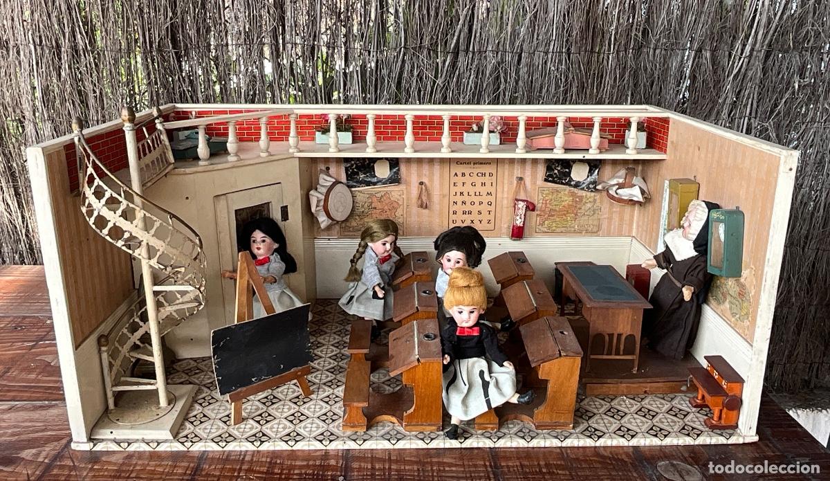 Casas de Mu&ntilde;ecas: DIORAMA ESCUELA - COLEGIO - CASA DE MU&Ntilde;ECAS - ESCALERA MET&Aacute;LICA Y MADERA - POSIBLE D&Eacute;NIA??- A&Ntilde;OS 30