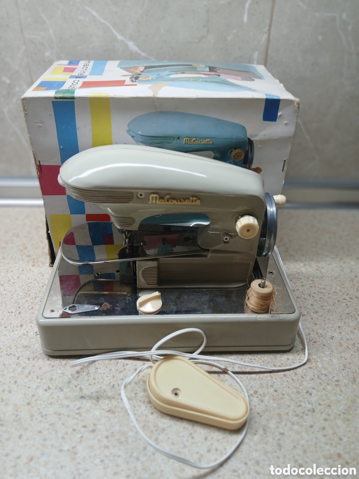 Casas de Mu&ntilde;ecas: MAQUINA DE COSER DE JUGUETE MACAUSETE EN CAJA ORIGINAL.