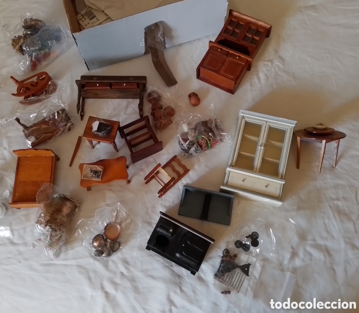 Casas de Mu&ntilde;ecas: Gran lote casa de mu&ntilde;ecas. Muchas piezas