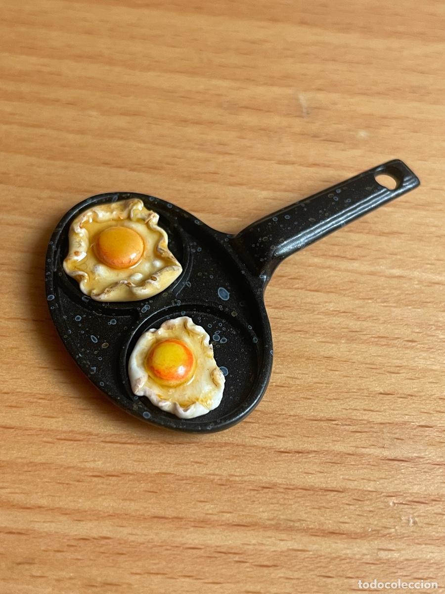 Casas de Mu&ntilde;ecas: Sart&eacute;n con huevos en miniatura para casa de mu&ntilde;ecas