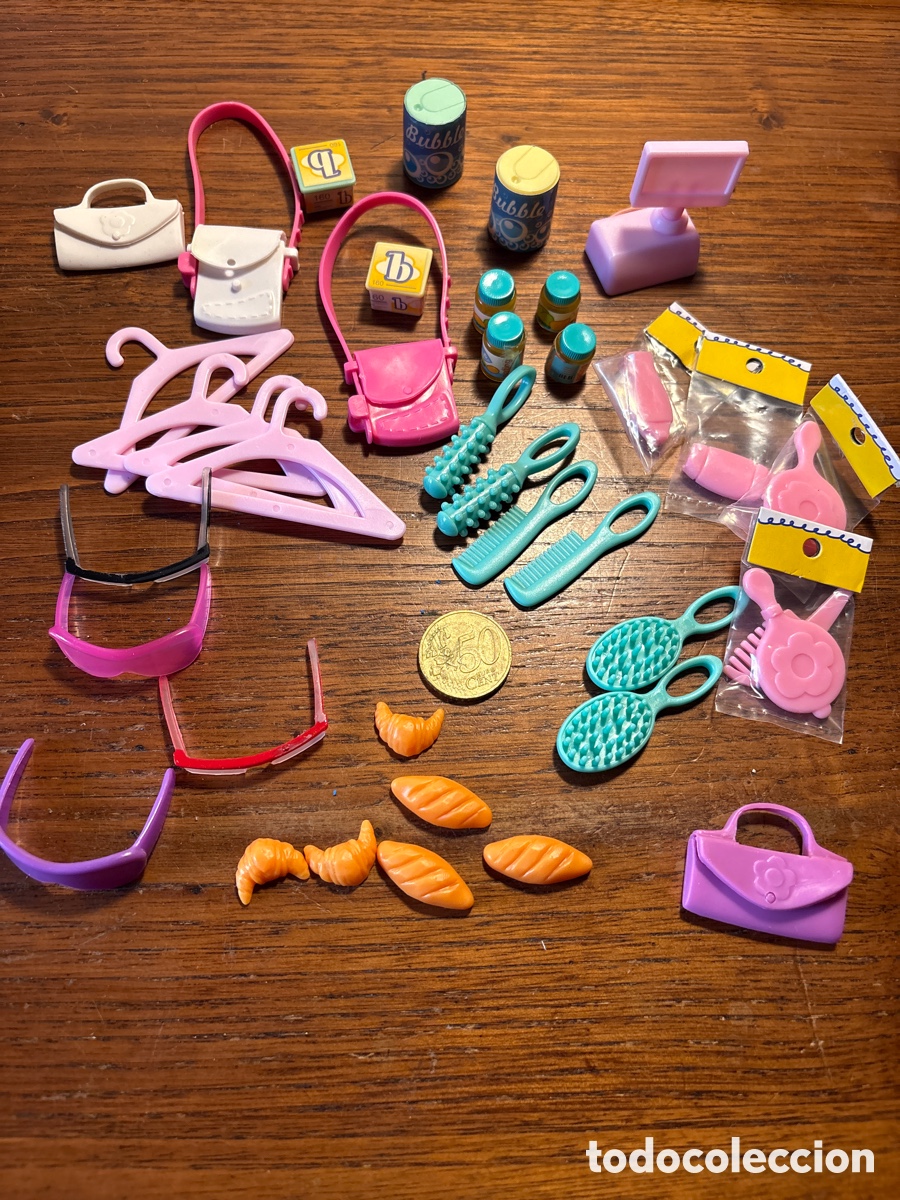 Casas de Mu&ntilde;ecas: LOTE DE ACCESORIOS PARA MU&Ntilde;ECA ( PERCHA CEPILLO BOLSO GAFAS&hellip;)