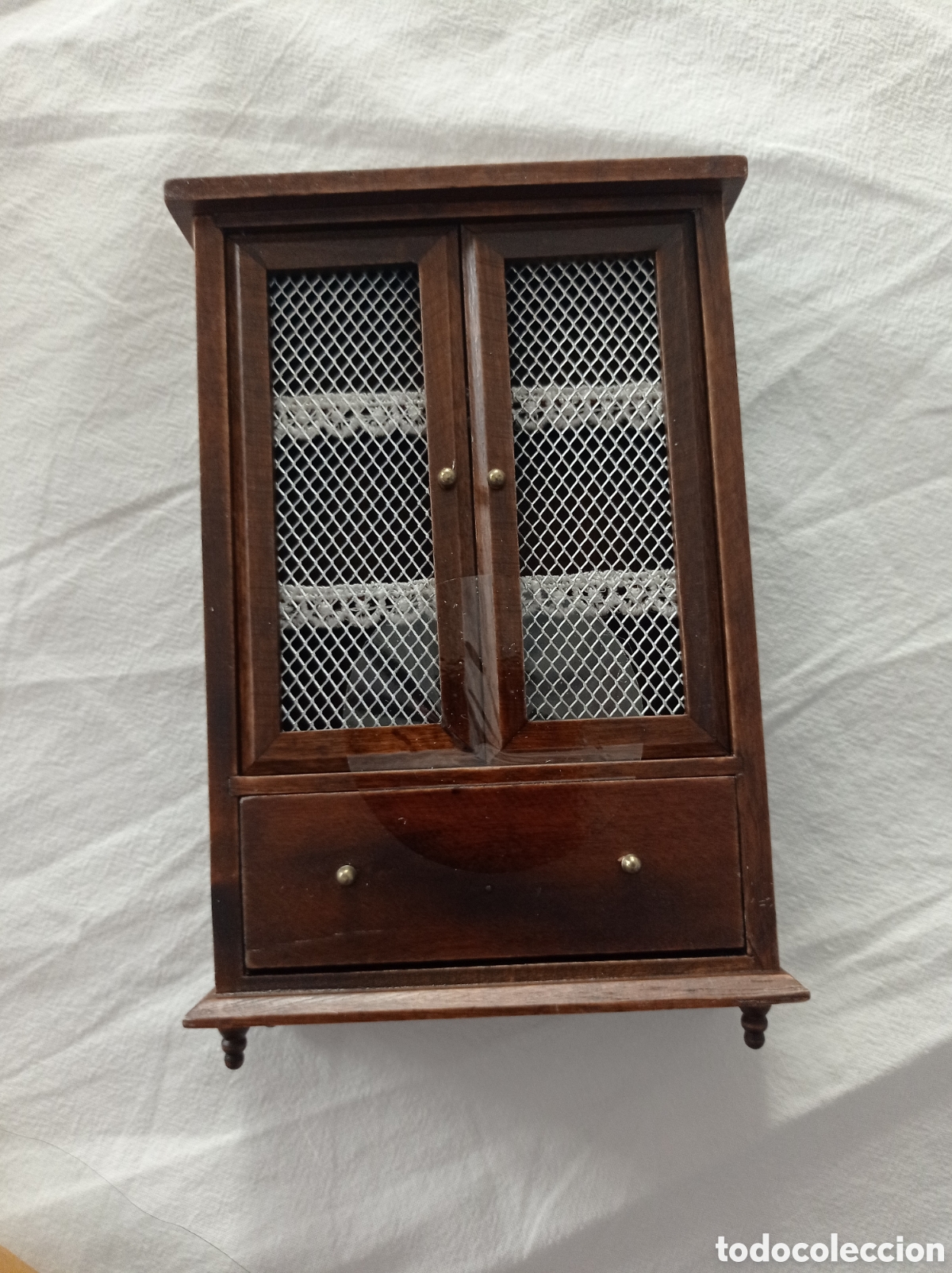 Casas de Mu&ntilde;ecas: Vitrina para casa de mu&ntilde;ecas. Escala 1.12