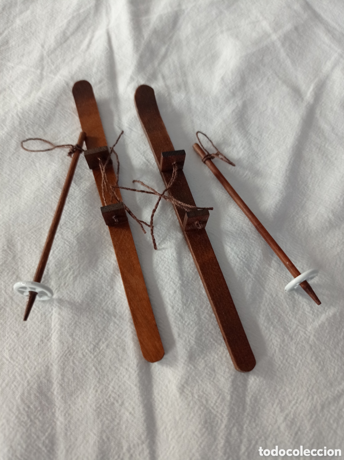 Casas de Mu&ntilde;ecas: Juego de esqu&iacute;es para casa de mu&ntilde;ecas. Escala 1.12