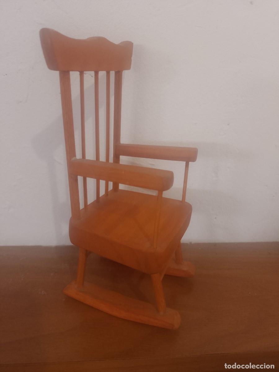 Casas de mu&ntilde;ecas: MINIATURA DE MECEDORA EN MADERA - Foto 2