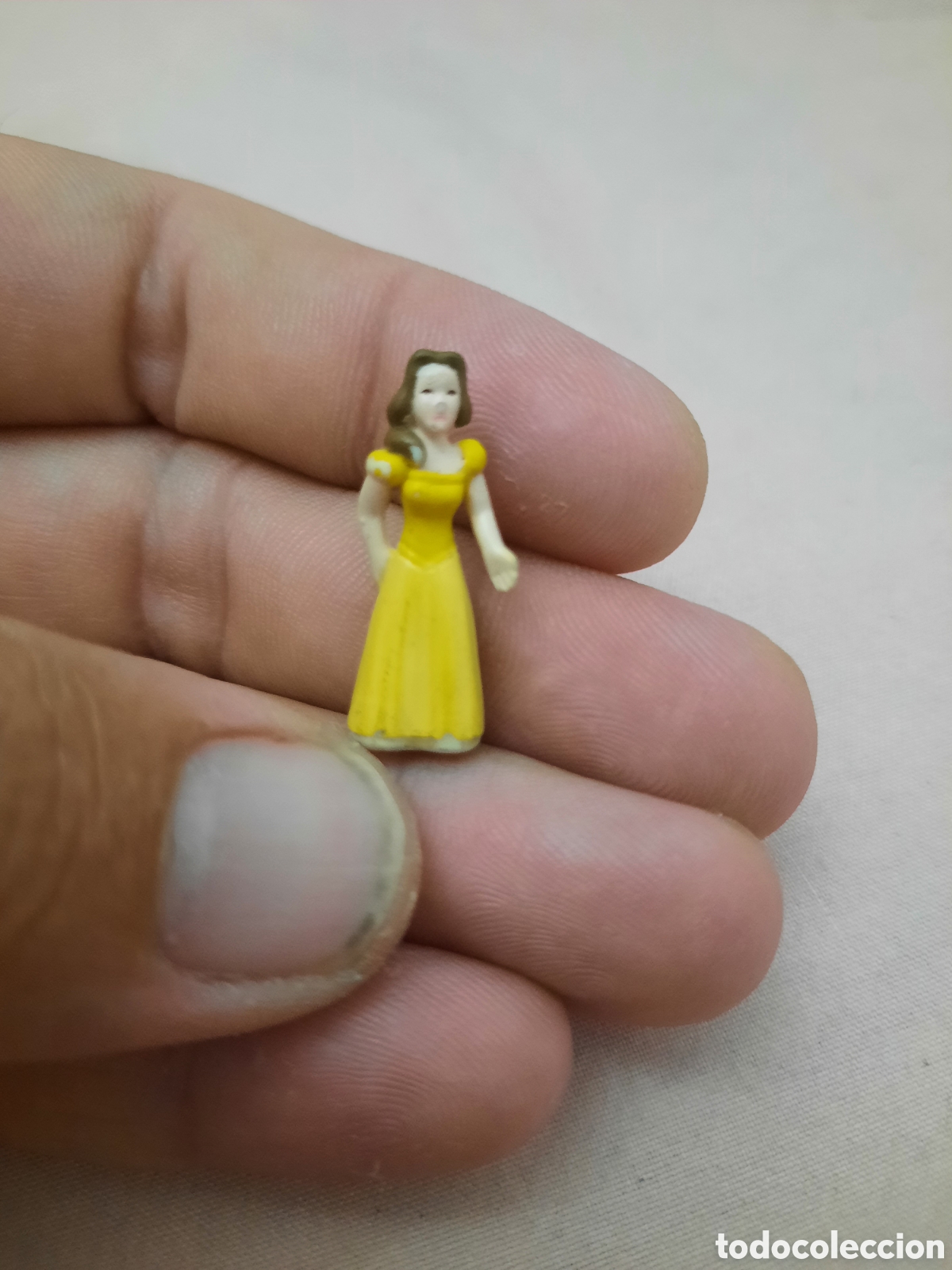 Casas de Mu&ntilde;ecas: Figura Bella Polly Pocket