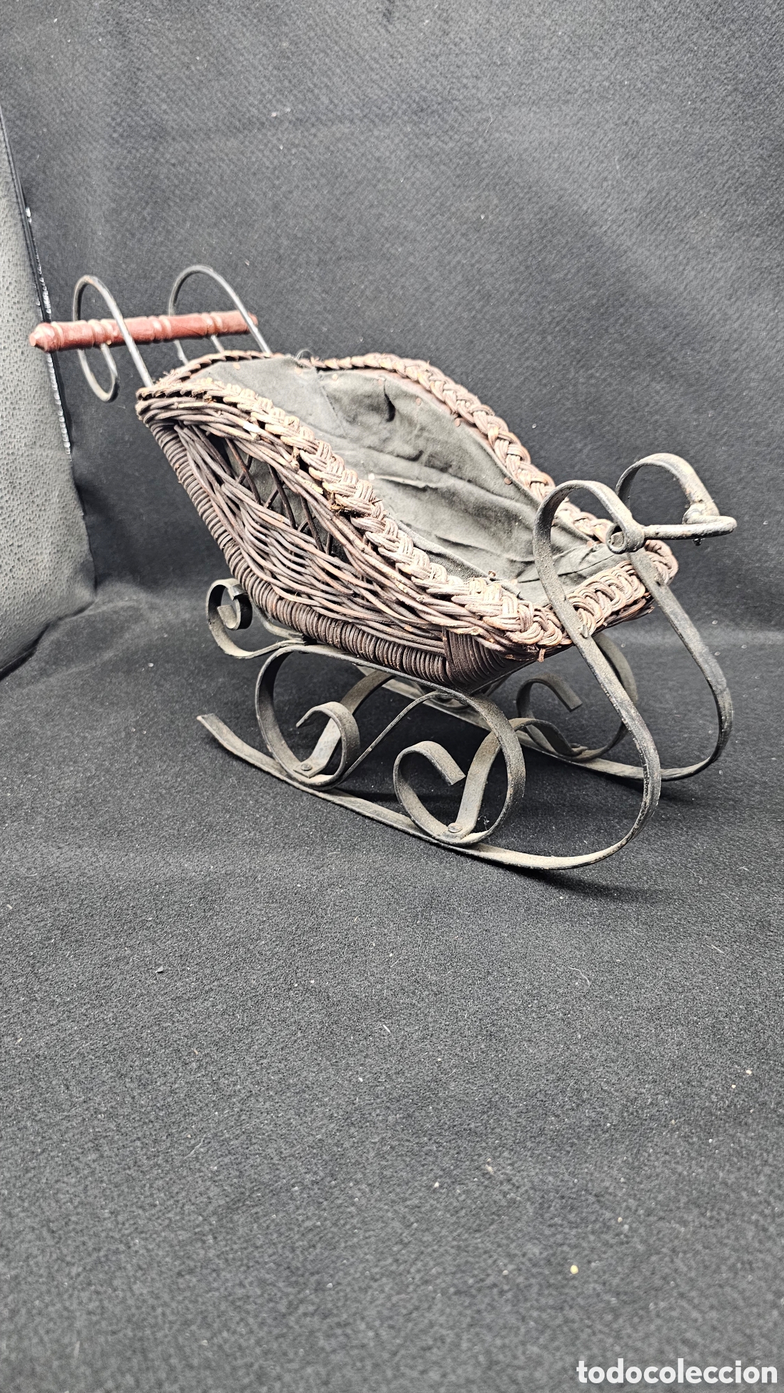 Doll houses: Trineo de forja y mimbre para mu&ntilde;ecas