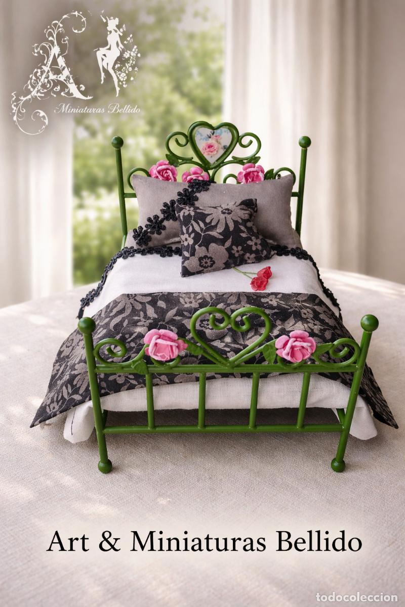 Casas de Mu&ntilde;ecas: Cama de Forja en Miniatura Escala 1:12 &ndash; Hecha a Mano