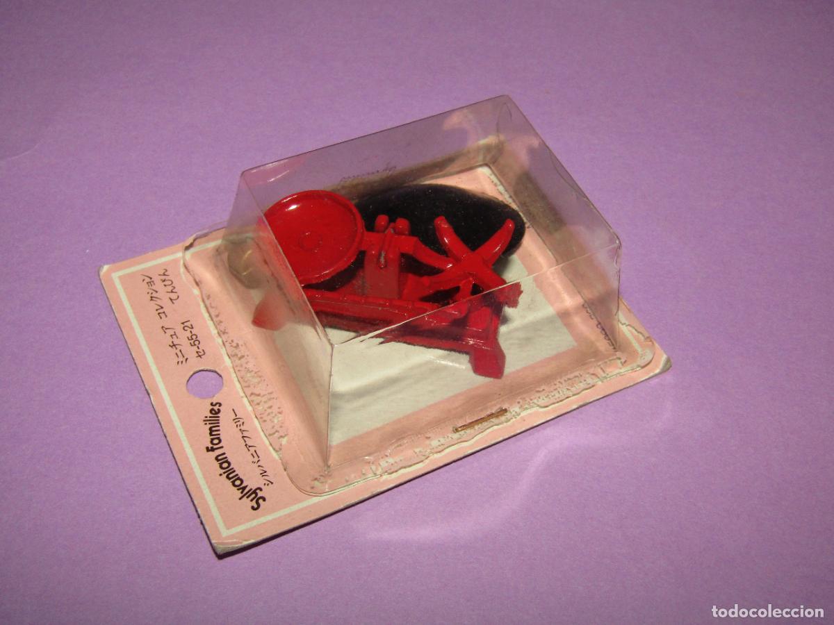 Casas de Mu&ntilde;ecas: Antiguo Bl&iacute;ster con Balanza Met&aacute;lica de Casitas de Mu&ntilde;ecas SYLVANIAN FAMILLIES A&ntilde;o 1980s.