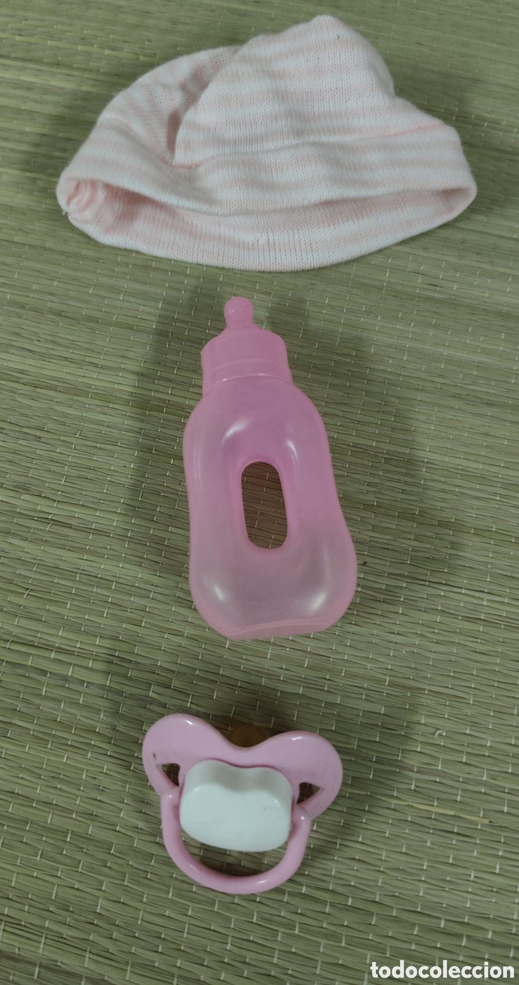 Casas de Mu&ntilde;ecas: Kit para mu&ntilde;ecas reborn. Biber&oacute;n, chupete y gorrito