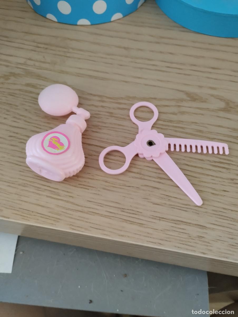 Casas de Mu&ntilde;ecas: perfume y tijeras de la mu&ntilde;eca sandy