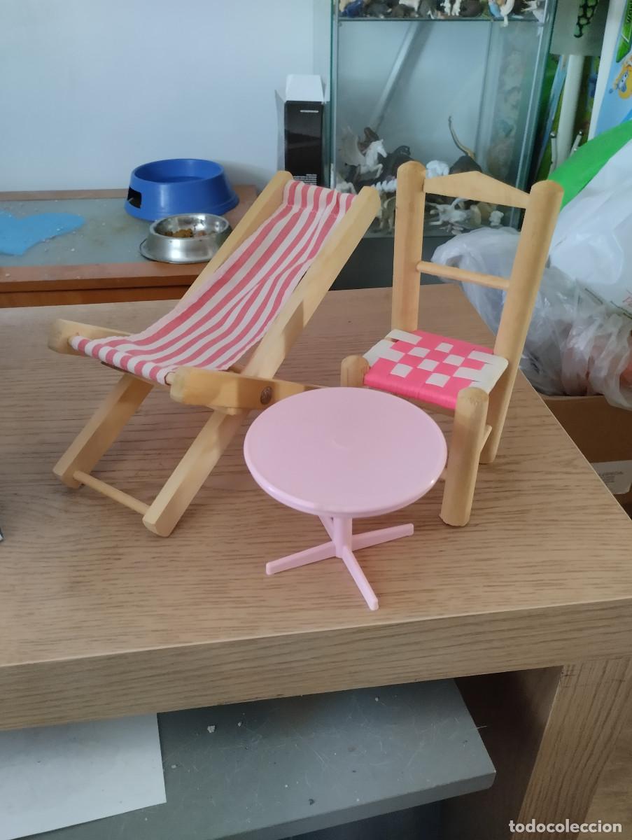 Casas de Mu&ntilde;ecas: hamaca de madera plegable, silla de madera y mesita rosa para mu&ntilde;ecas