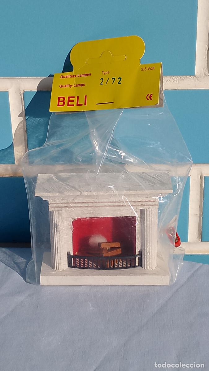 Casas de Mu&ntilde;ecas: Antigua chimenea en miniatura Beli con luz, para casas de mu&ntilde;ecas, nueva en blister