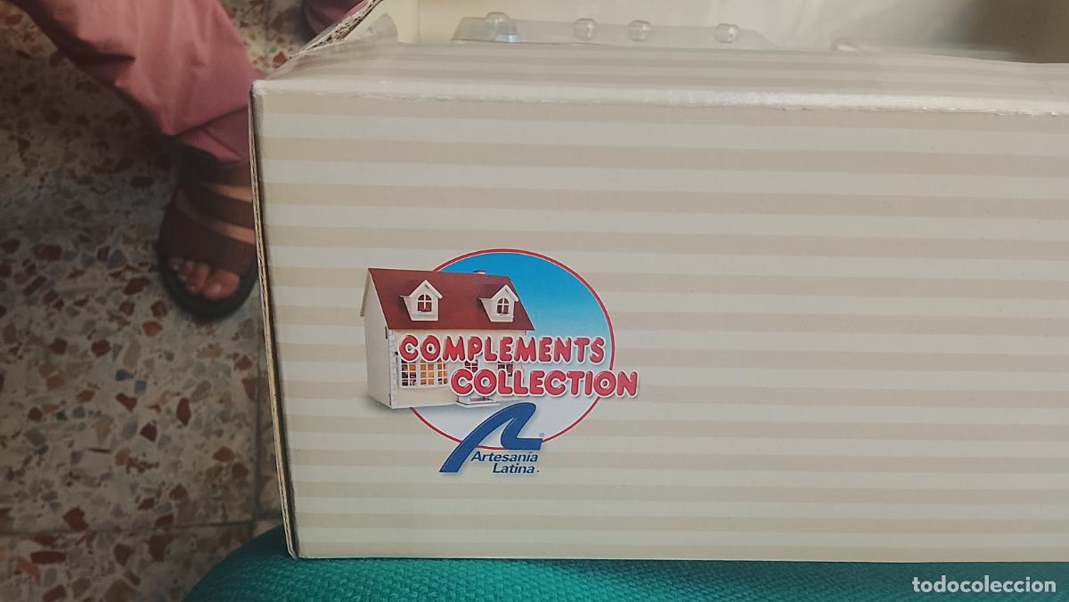 Casas de mu&ntilde;ecas: Set complementos casas de mu&ntilde;ecas madera caja original complementos collection artesan&iacute;a latina - Foto 6