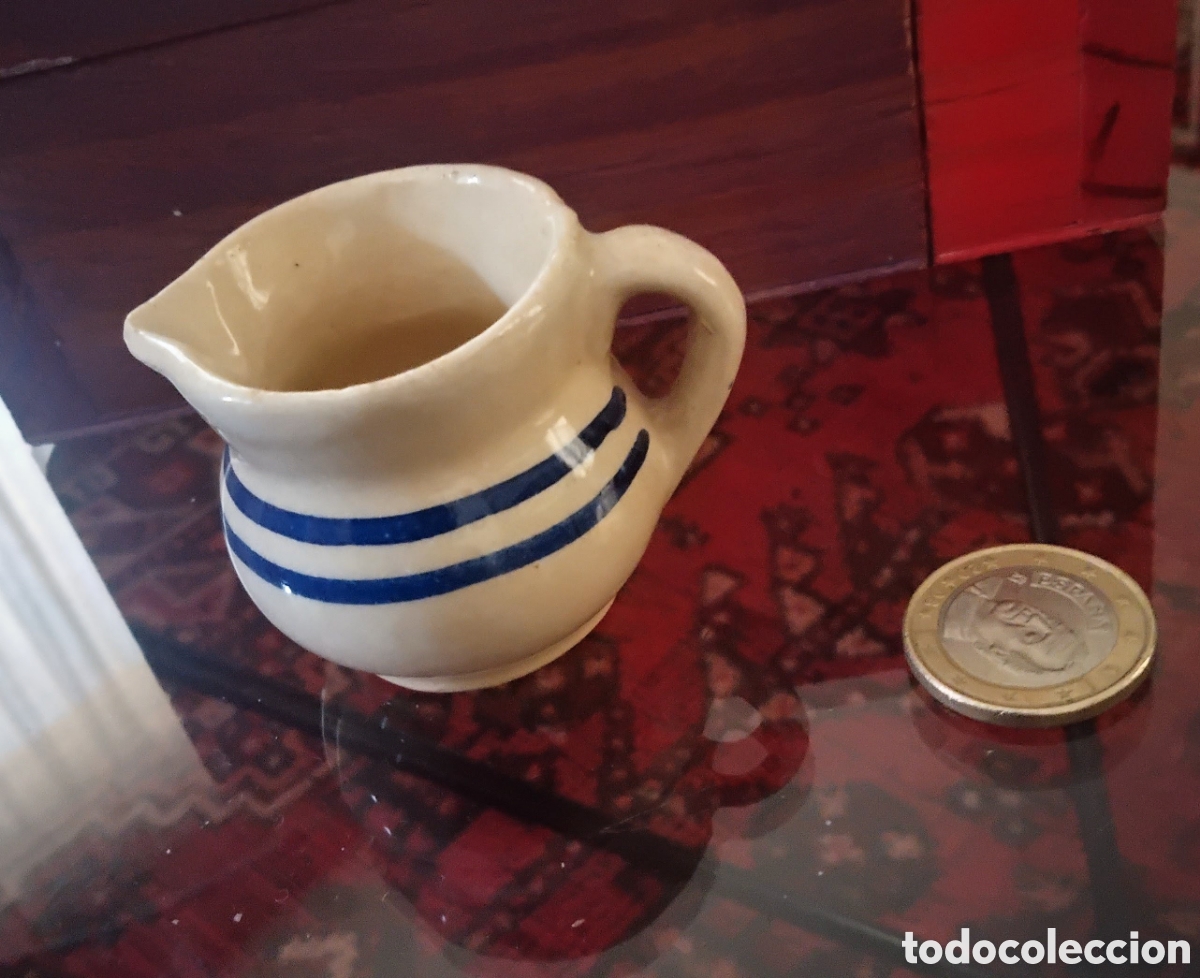 Casas de mu&ntilde;ecas: JARRA LOZA COLOR CREMA CON DOS L&Iacute;NEAS AZULES