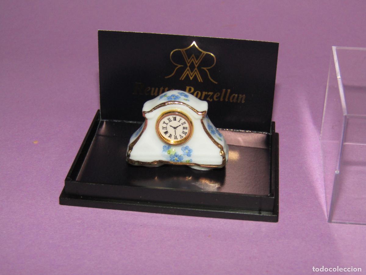Casas de mu&ntilde;ecas: Reloj Sobremesa en Porcelana Esc. 1:12 para Casita de Mu&ntilde;ecas de REUTTER PORCELAIN Made in Germany