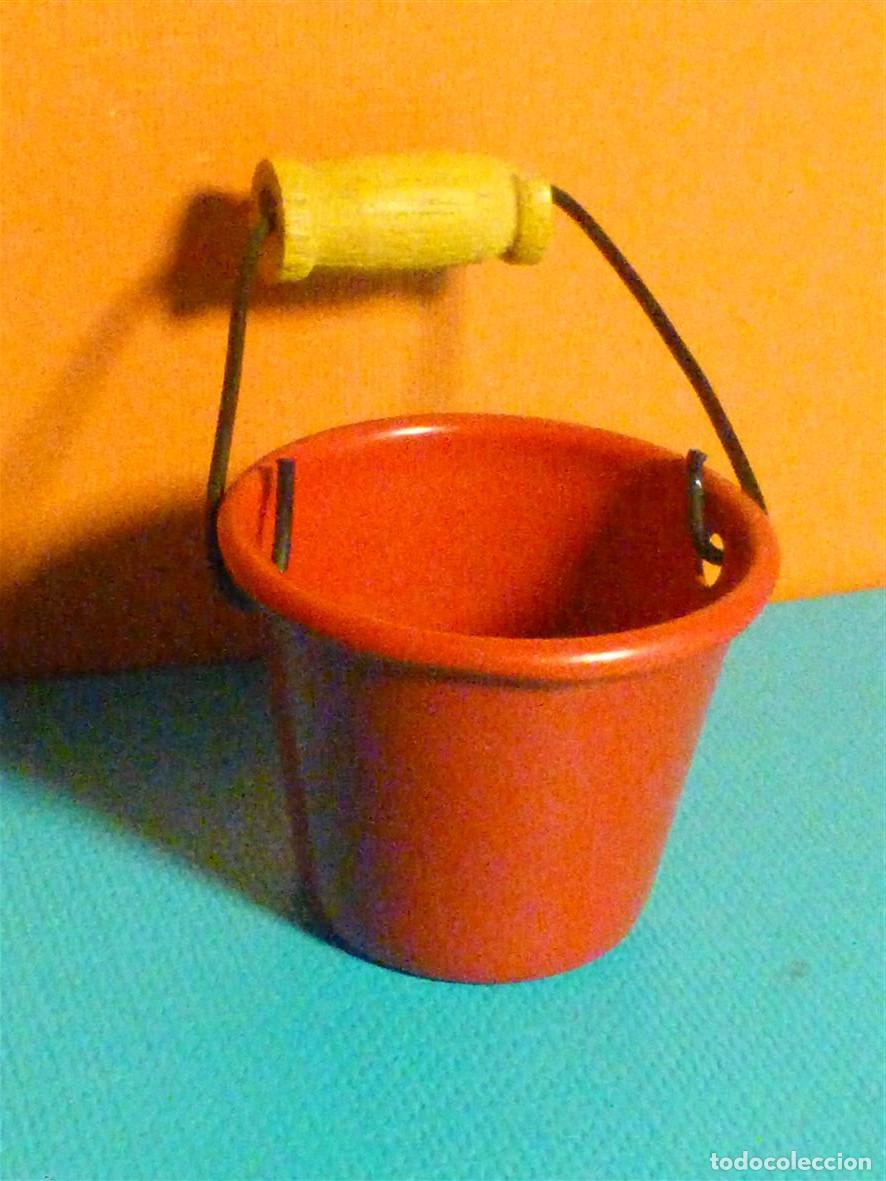 Casas de mu&ntilde;ecas: Cubo rojo con asa - Accesorios Cocina, Ba&ntilde;o, Limpieza - Decoraci&oacute;n Casas de Mu&ntilde;ecas