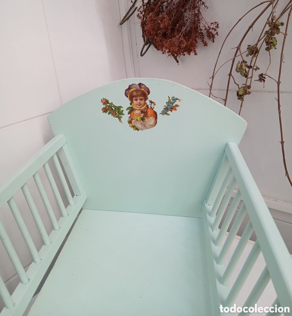 Casas de mu&ntilde;ecas: Cuna infantil de madera, decorada - Foto 4