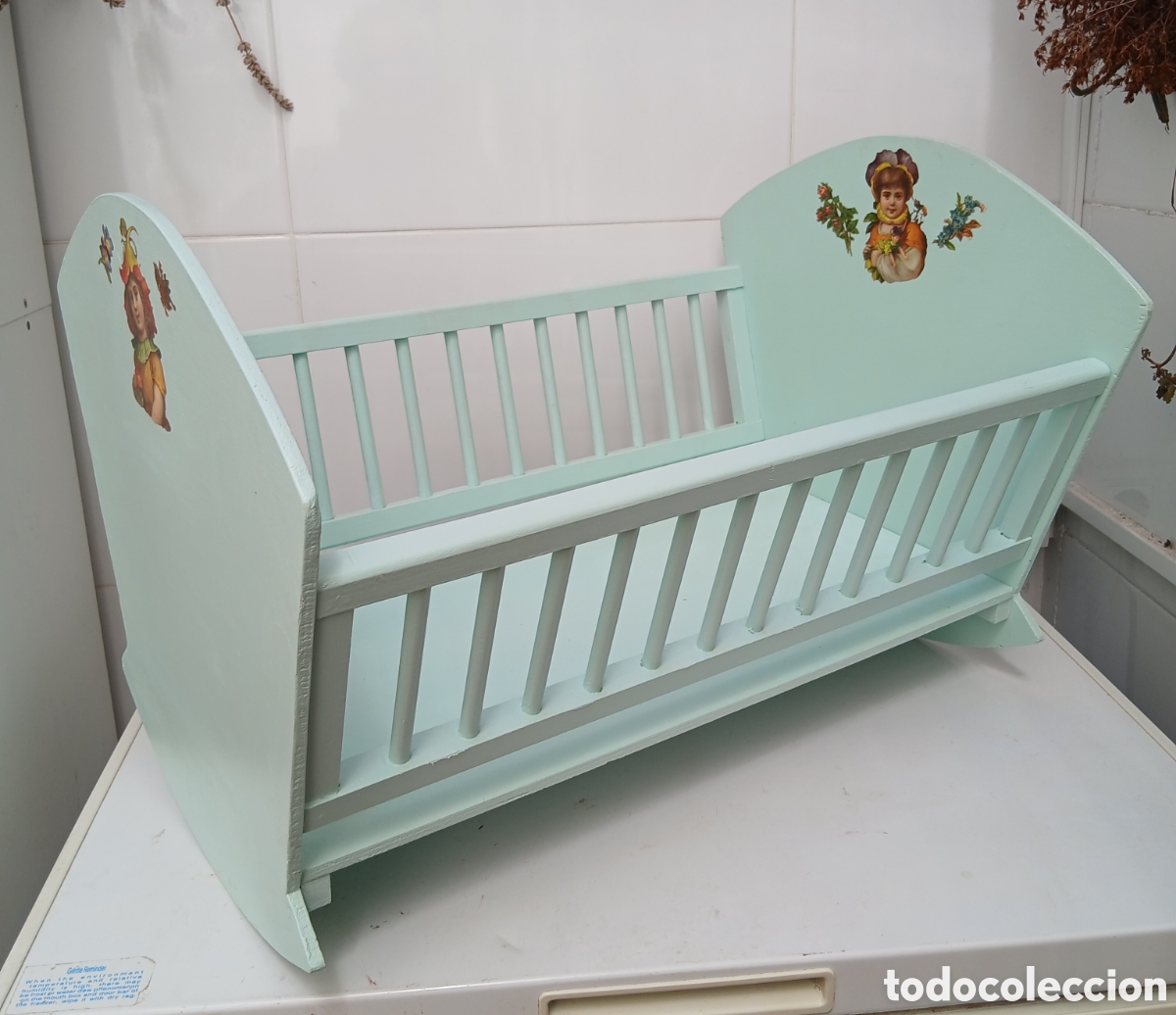 Casas de mu&ntilde;ecas: Cuna infantil de madera, decorada - Foto 1