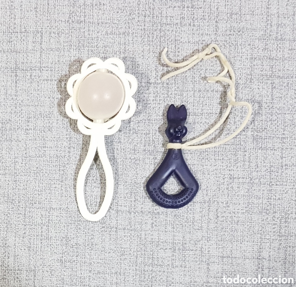Casas de mu&ntilde;ecas: SONAJERO Y MORDEDOR PARA MU&Ntilde;ECO TIPO BABY MOCOSETE, NENUCO...